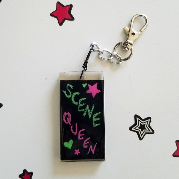Scene Queen Keychain πHOST PICKπ - Picture 1 of 5